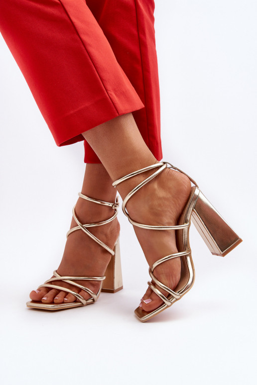 Elegante Sandálias de salto alto cor dourada Josette