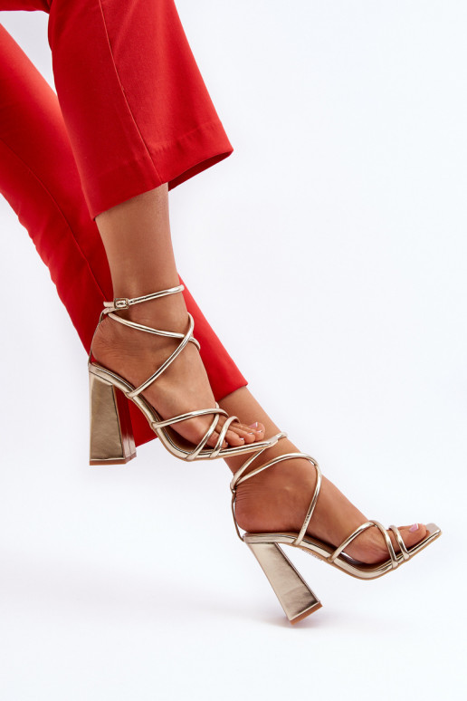 Elegante Sandálias de salto alto cor dourada Josette