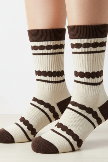 Meias arejadas com detalhes marrons Sella 2