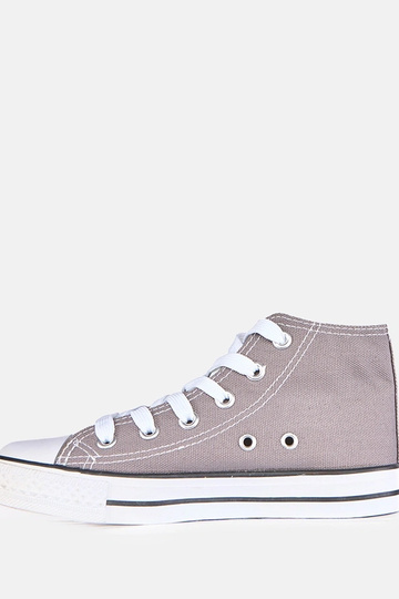 Tênis cinzas infantis acima...