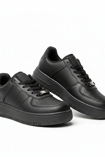 Tênis pretos com plataforma...