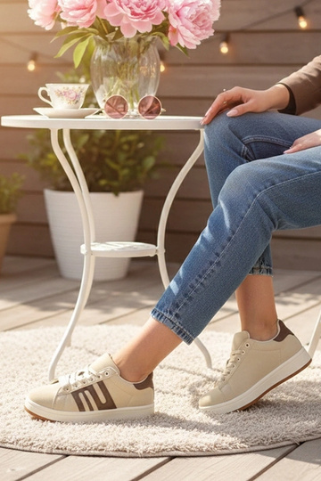 Tênis casuais em tom areia... 2