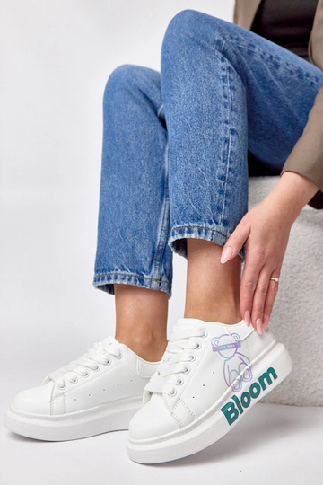 Tênis brancos com... 2