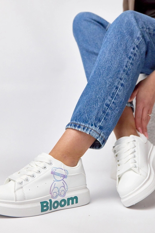 Tênis brancos com plataforma e...