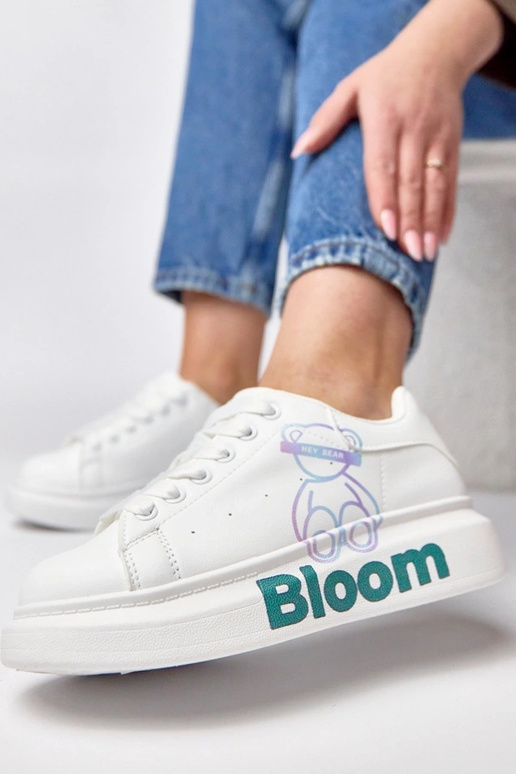 Tênis brancos com plataforma e...