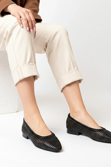 Bailarinas pretas vazadas...