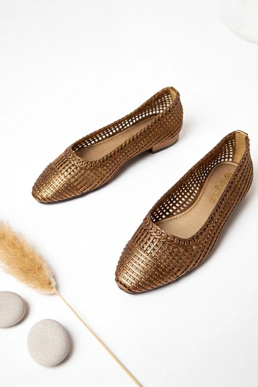 Bailarinas marrons vazadas com salto...