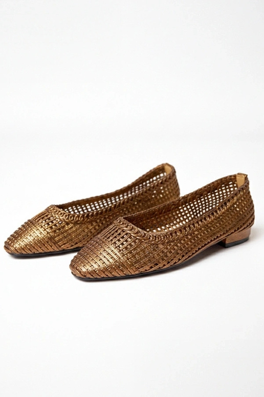 Bailarinas marrons vazadas com salto...