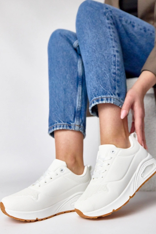 Tênis brancos com sola grossa Sylvie