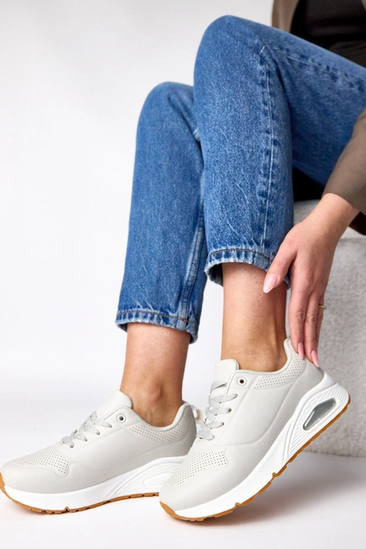 Tênis cinzas com sola grossa Sylvie