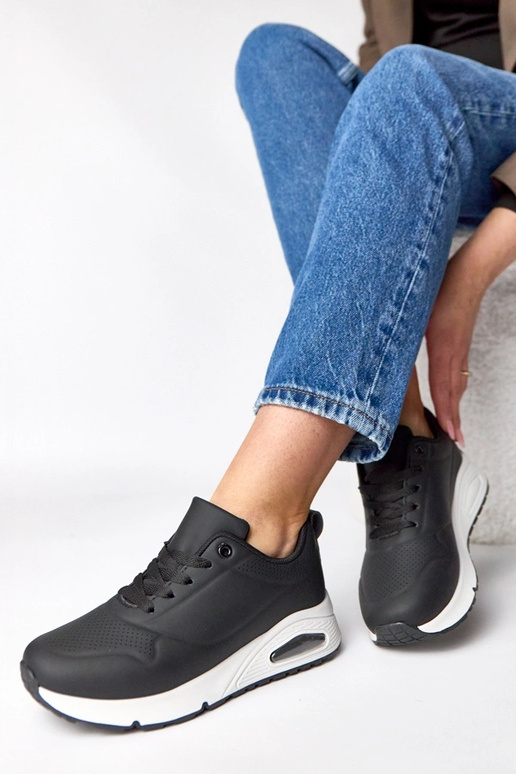 Tênis pretos com sola grossa Sylvie