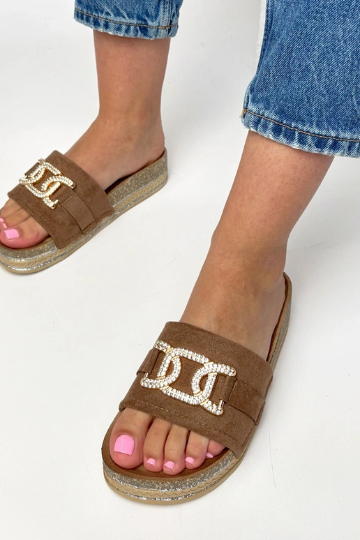 Chinelo plataforma com adornos...