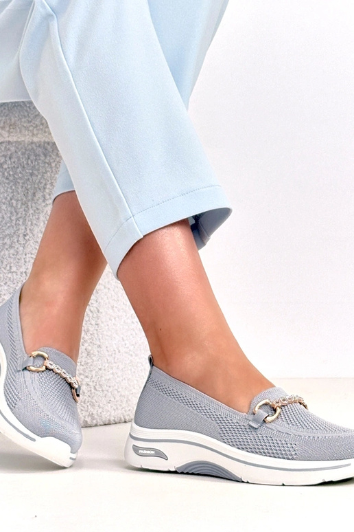 Tênis de tecido cinza com zircônias...
