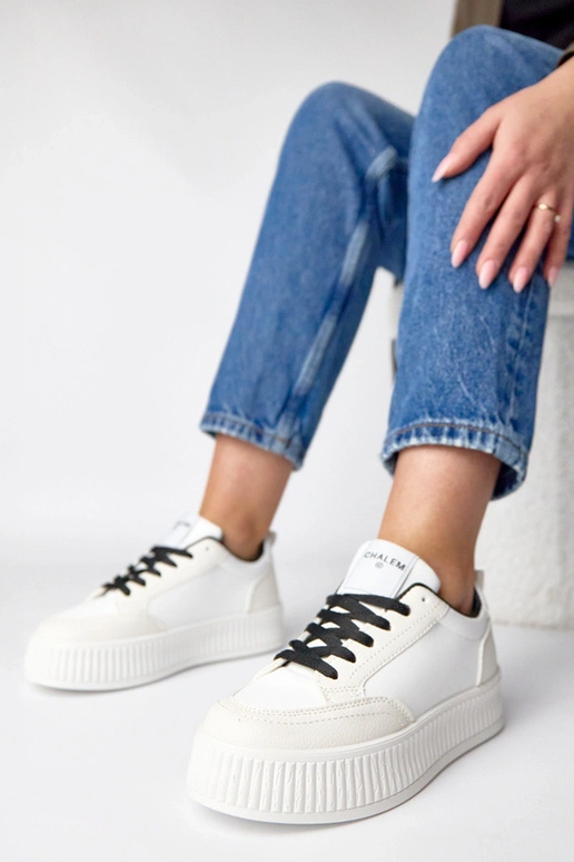 Tênis plataforma brancos e pretos...