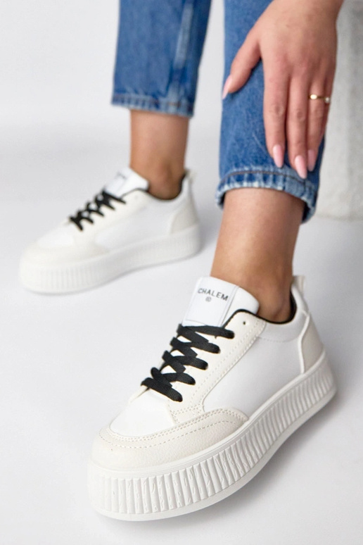 Tênis plataforma brancos e pretos...