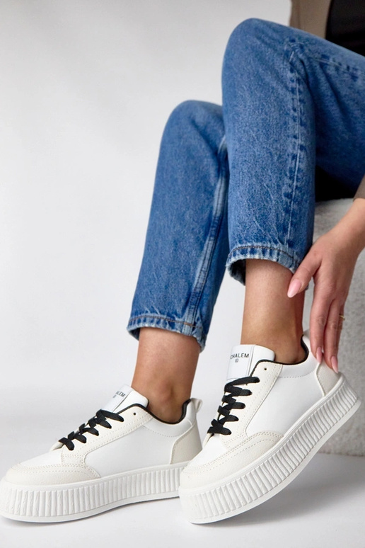 Tênis plataforma brancos e pretos...