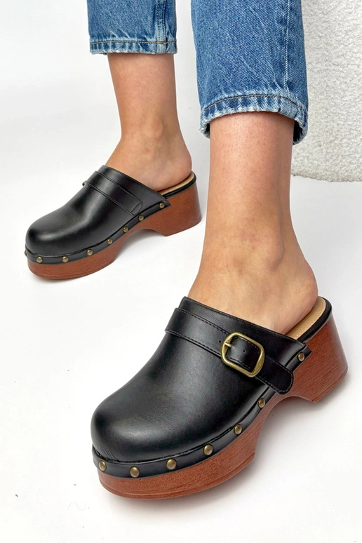 Chinelos clogs pretos de salto Floriane