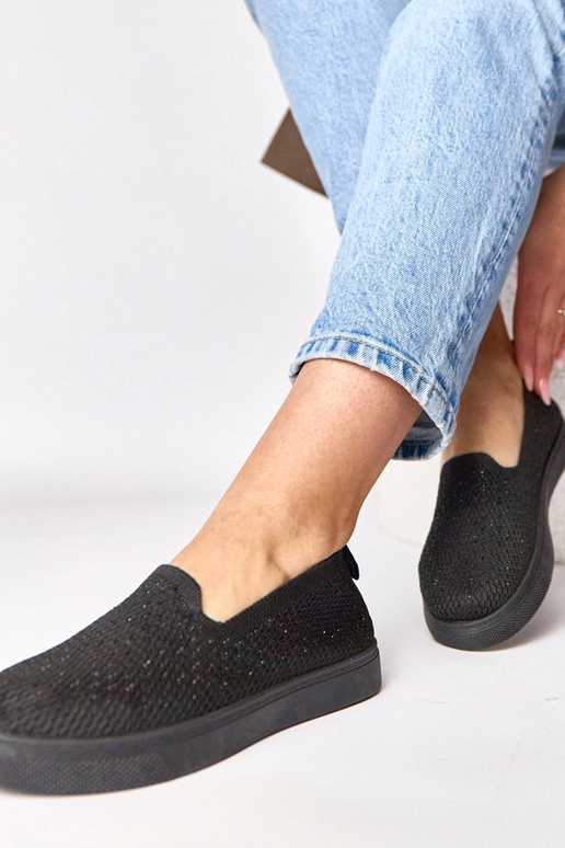 Tênis de tecido preto com zircônias...