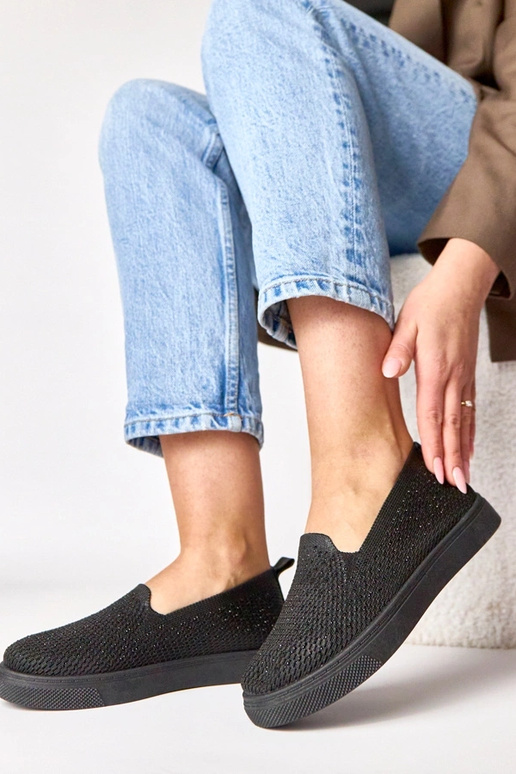 Tênis de tecido preto com zircônias...