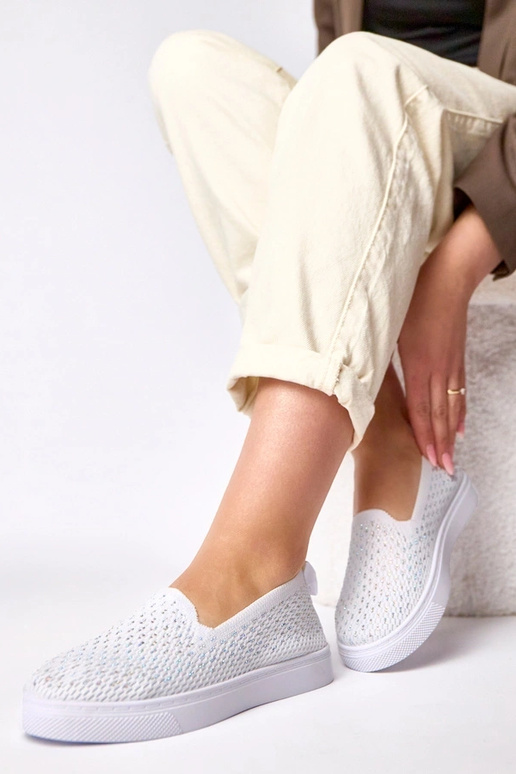 Tênis de tecido branco com zircônias...