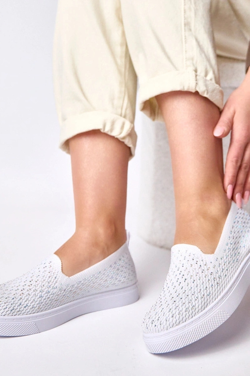 Tênis de tecido branco com zircônias...