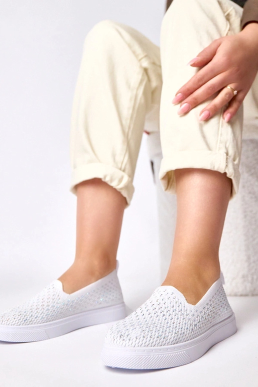 Tênis de tecido branco com zircônias...