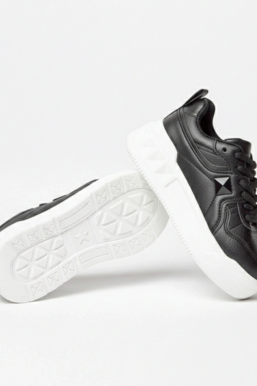 Tênis pretos com plataforma Alessandra