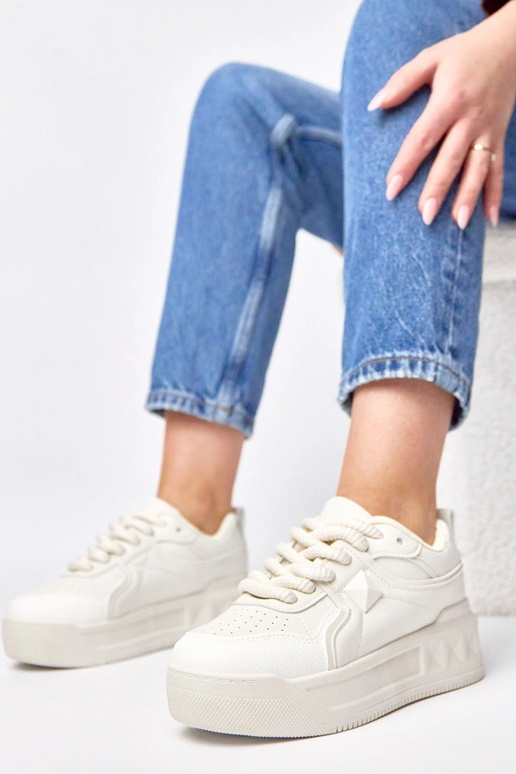 Tênis bege com plataforma Alessandra