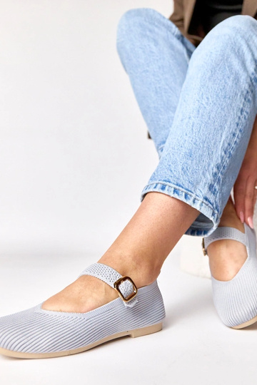 Sapatilhas de tecido cinza...