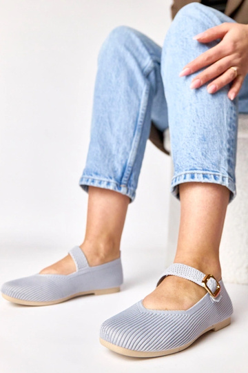 Sapatilhas de tecido cinza... 2