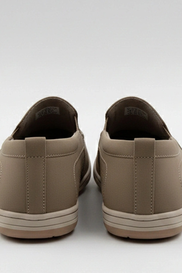 Mocassins masculinos perfurados marrons Finn 2