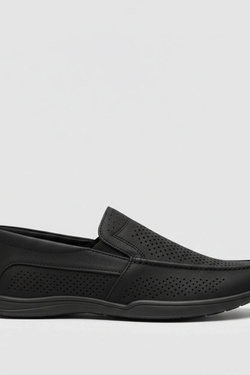 Mocassins masculinos perfurados pretos Finn 2