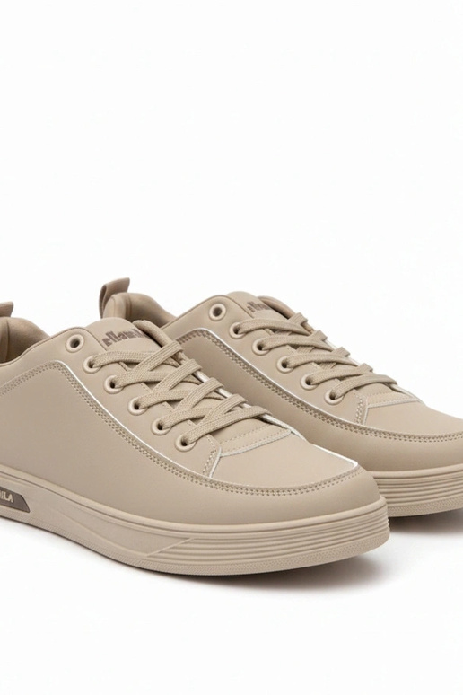 Tênis masculinos bege com cadarços...