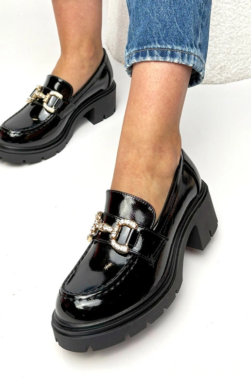 Mocassins pretos laqueados com salto...