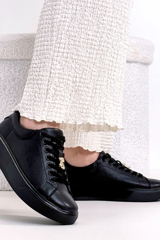 Ténis pretos de couro com plataforma...