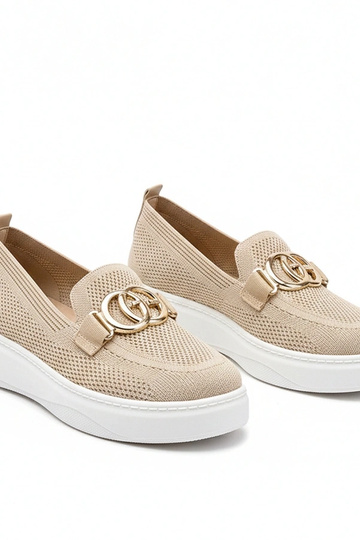 Tênis de tecido na cor...