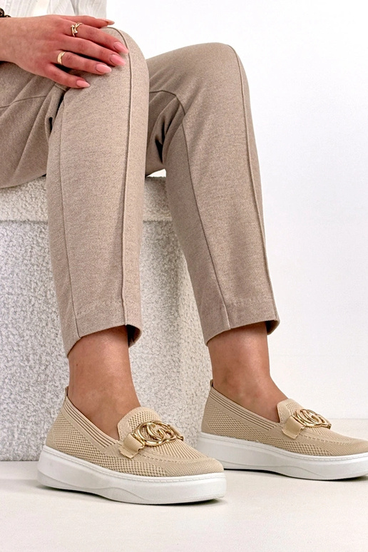 Tênis de tecido na cor areia com...