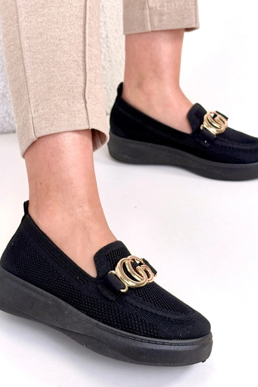 Tênis de tecido pretos com fivela...