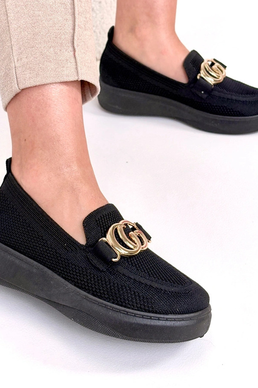 Tênis de tecido pretos com fivela...