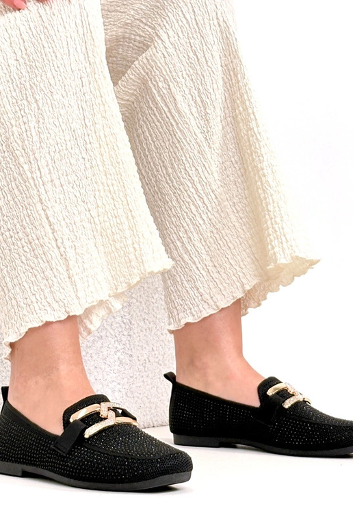 Mocassins pretos decorados com...