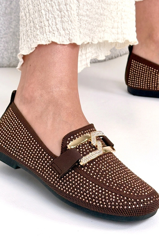 Mocassins na cor chocolate decorados...