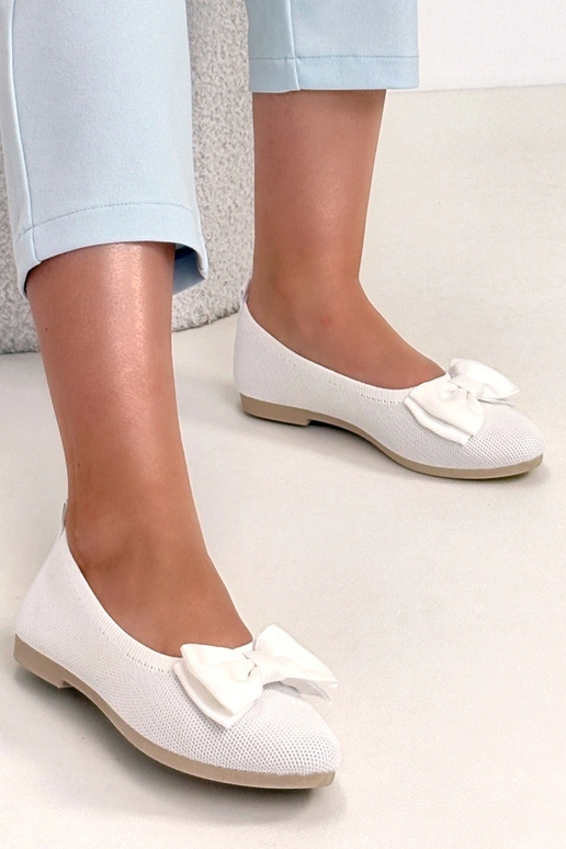 Bailarinas de pele brancas com laço...