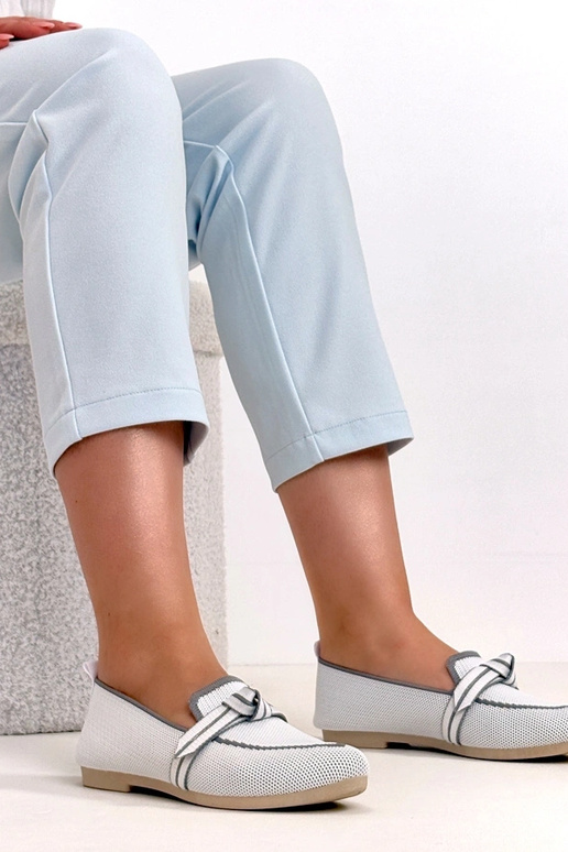 Bailarinas de pele brancas com...