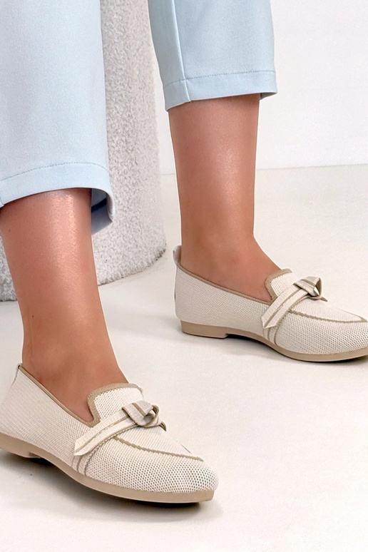 Bailarinas de pele na cor areia com...