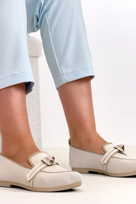 Bailarinas de pele na cor areia com...