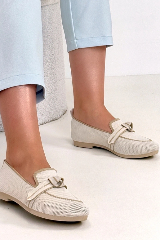 Bailarinas de pele na cor areia com...