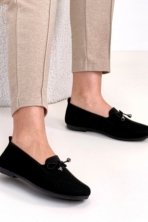 Mocassins pretos de tecido com laço...