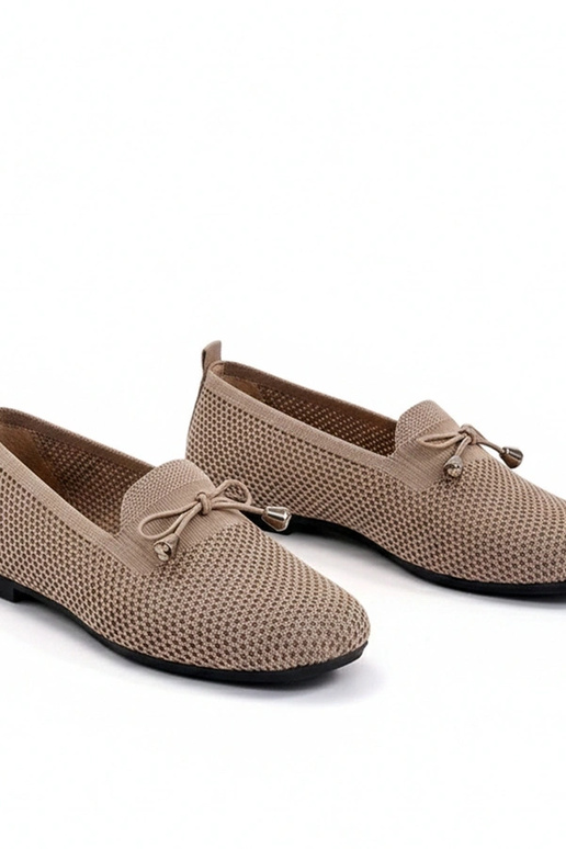 Mocassins de tecido na cor areia...