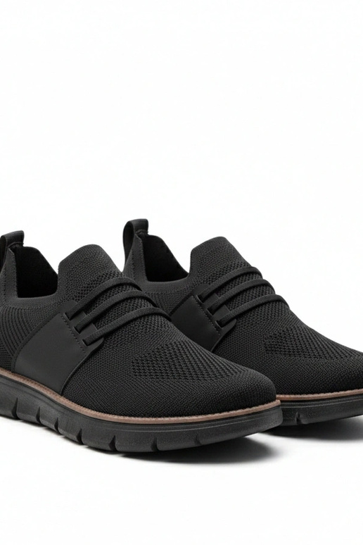 Tênis masculinos pretos sem cadarço...