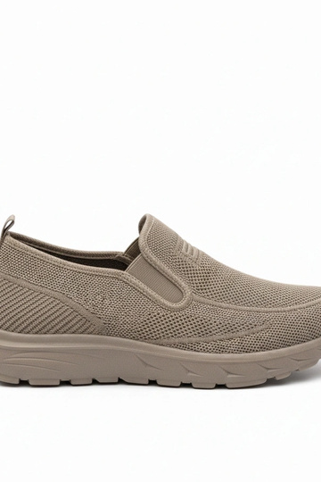 Tênis masculinos marrons... 2